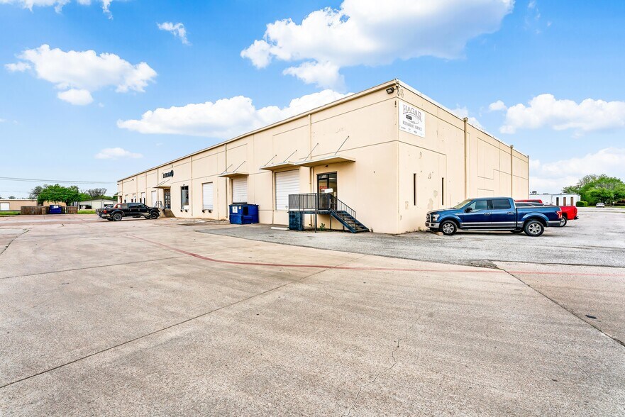 More Photos Of 2355 Pecan Ct, Haltom City Unknown For Lease