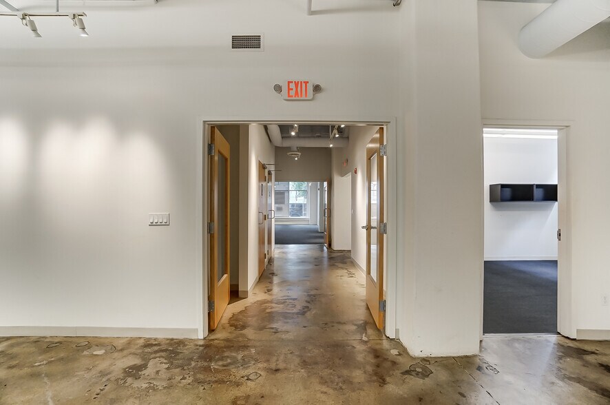 More Photos Of 20 E Central Pky, Cincinnati Office Residential For Lease