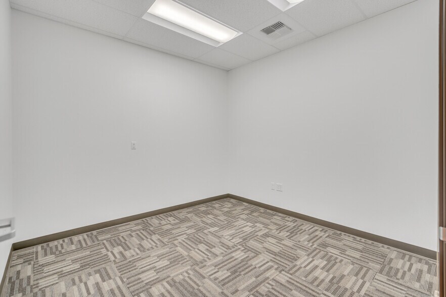 More Photos Of 11415 Sunrise Gold Cir, Rancho Cordova Warehouse For Lease