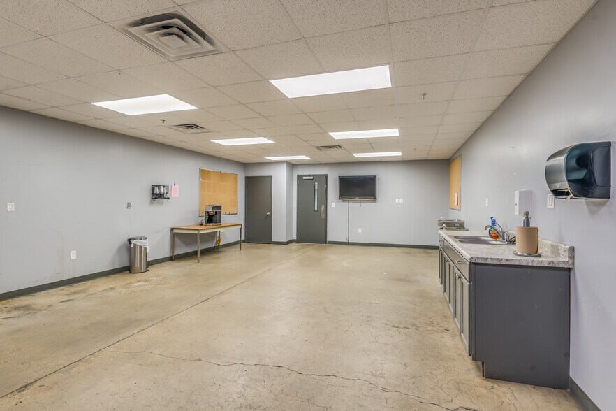 More Photos Of 371 G and S Rd, Prattville Warehouse For Lease