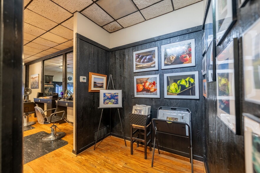 More Photos Of 733-735 Allegheny River Blvd, Verona Storefront For Sale