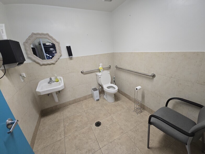 More Photos Of 7433 Monterey St, Gilroy Storefront Retail Residential For Lease