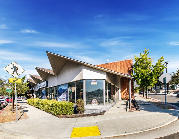 More Photos Of 2501 Honolulu Ave, Montrose Freestanding For Lease