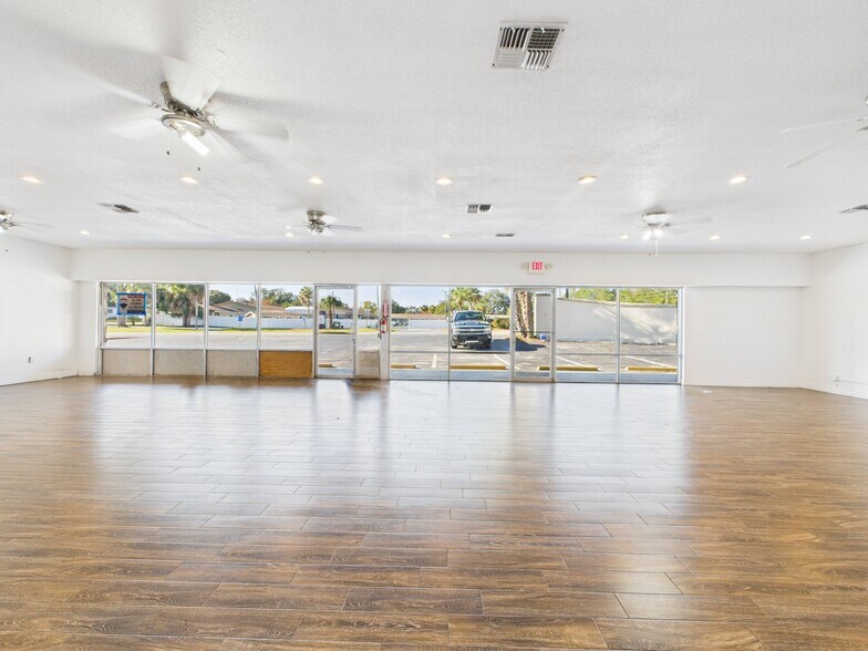 More Photos Of 1 Beverly Hills Blvd, Beverly Hills General Retail For Sale