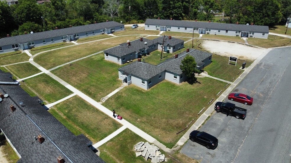 Primary Photo Of 113 Mill St, Chester Apartments For Sale