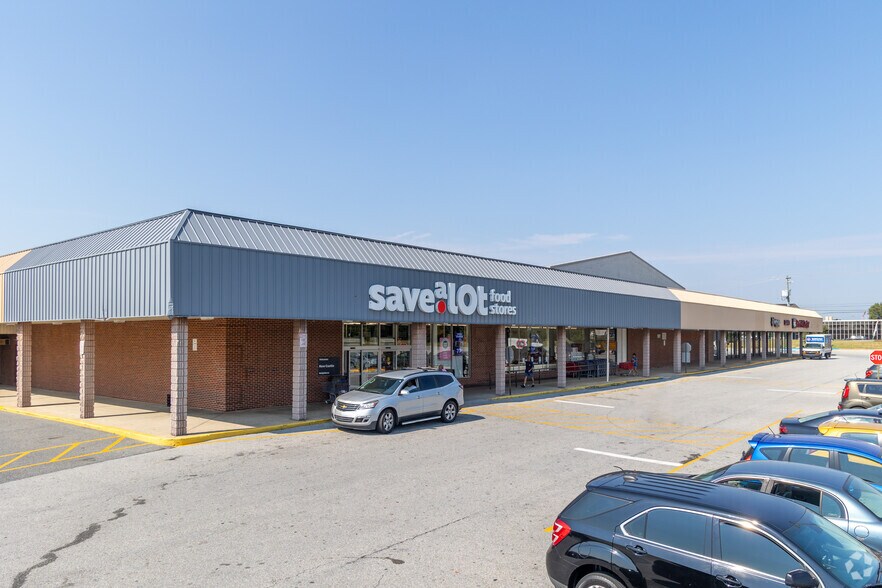 More Photos Of 1-196 Penn Mart Shoppnig Ctr, New Castle Unknown For Lease