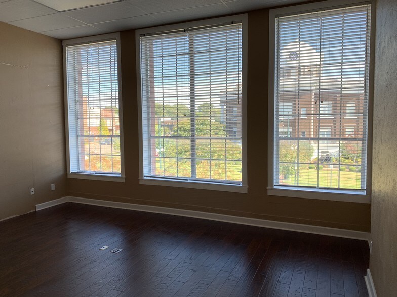 Primary Photo Of 111 S Mill Ave, Dyersburg Office For Sale