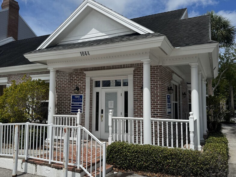 Primary Photo Of 1044 Goodlette-Frank Rd N, Naples Medical For Lease