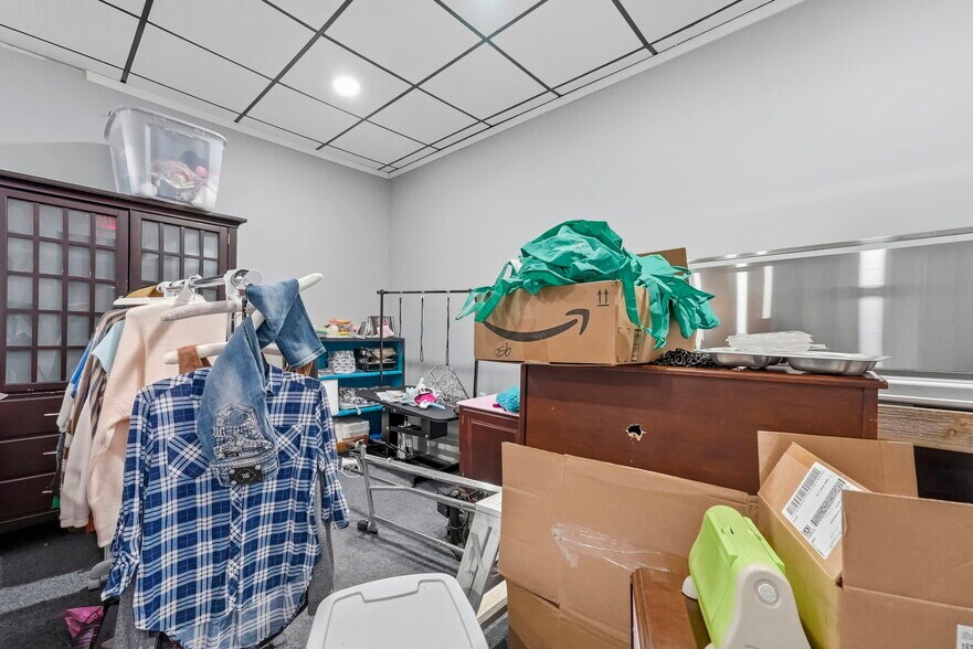 More Photos Of 115 E King St, Garrett General Retail For Sale