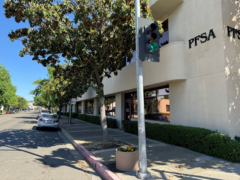 Primary Photo Of 1100 14th St, Modesto Office For Lease