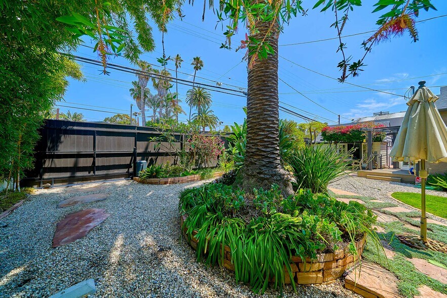 More Photos Of 1321-1325 Abbot Kinney Blvd, Venice Freestanding For Sale