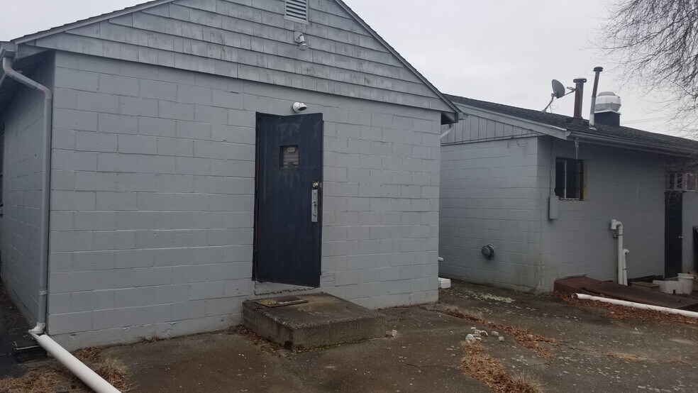 More Photos Of 1697-1711 Warwick Ave, Warwick Office For Sale