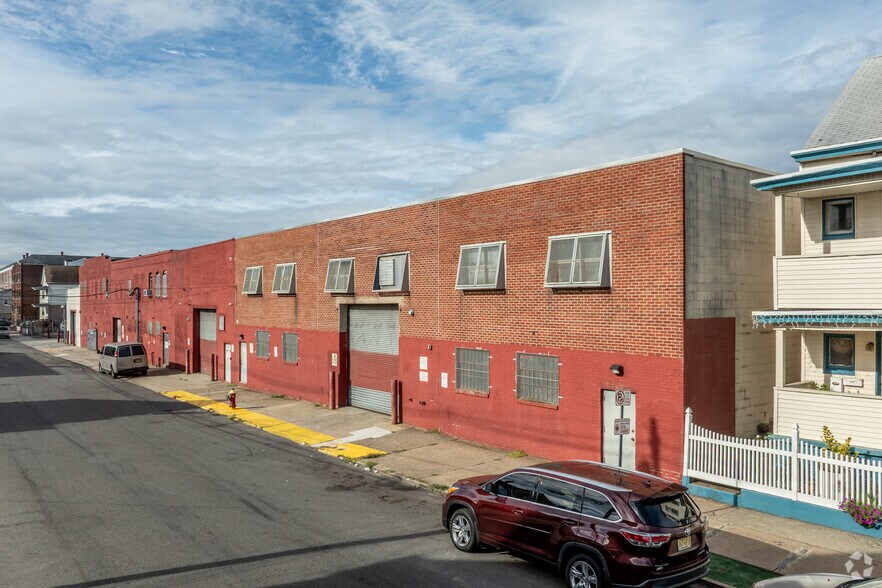 More Photos Of 455 Madison Ave, Paterson Manufacturing For Lease