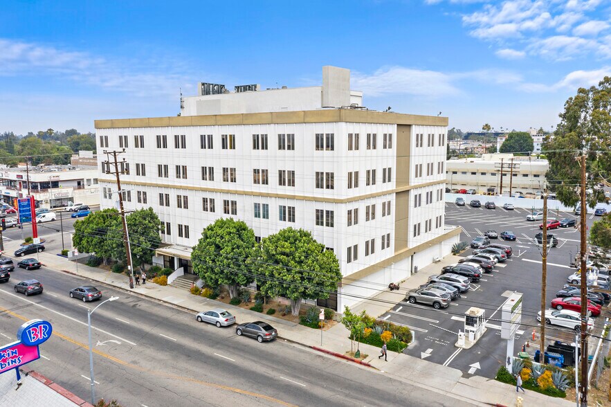 Primary Photo Of 15243 Vanowen St, Van Nuys Medical For Lease