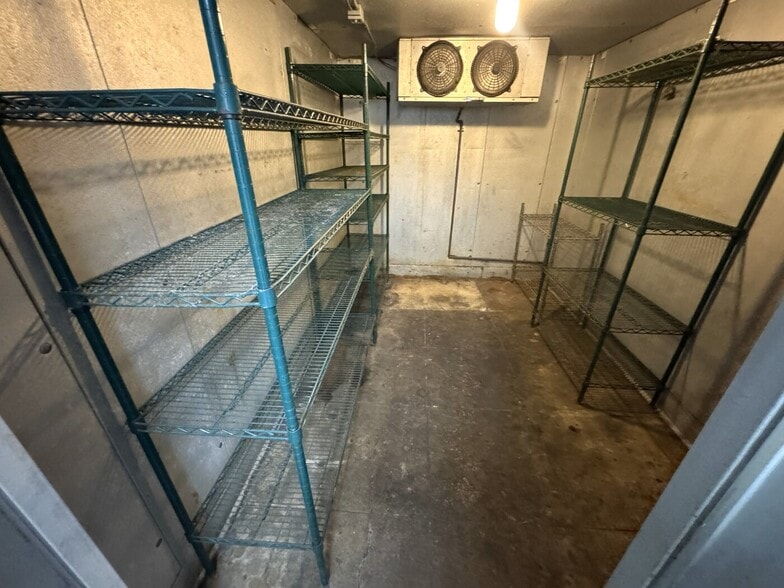 More Photos Of 223-231 E 9th St, Los Angeles Storefront For Lease