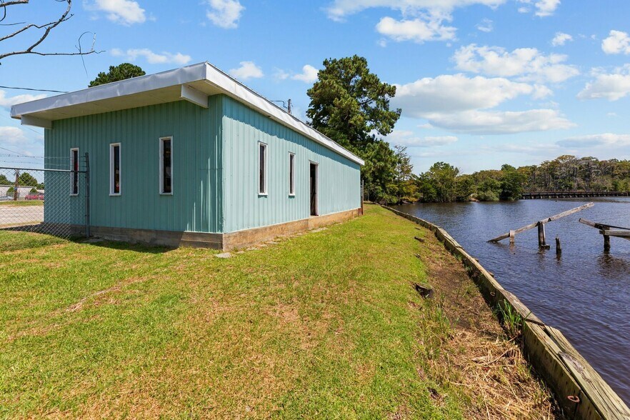 More Photos Of 1054 E Main St, Washington General Retail For Sale