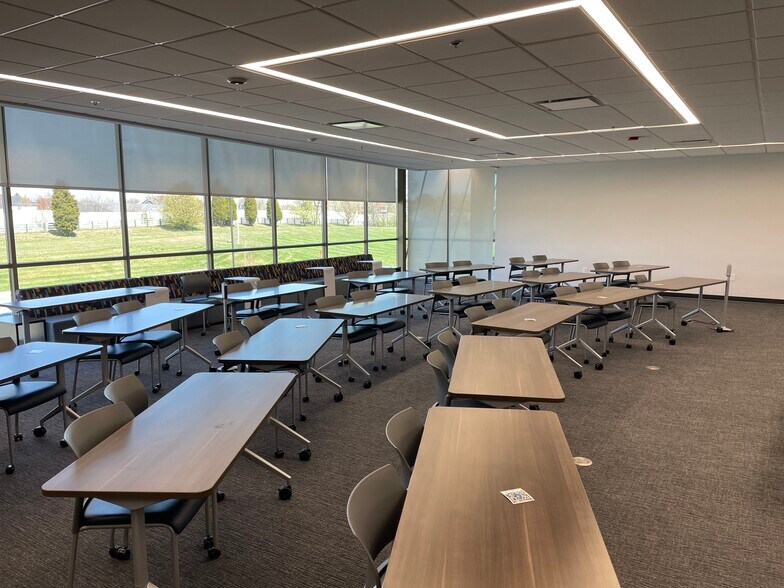 More Photos Of 2550 Eastpoint Pky, Louisville Office For Lease