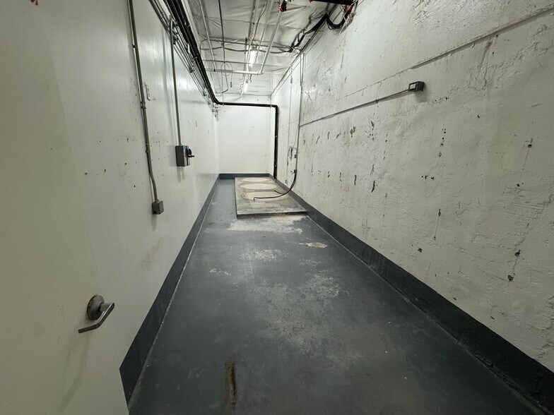 More Photos Of 3535 N Anza Rd, Palm Springs Warehouse For Lease