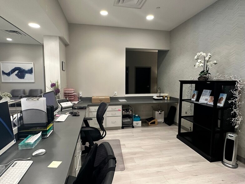 More Photos Of 152 Brand Rd, Murphy Medical For Lease