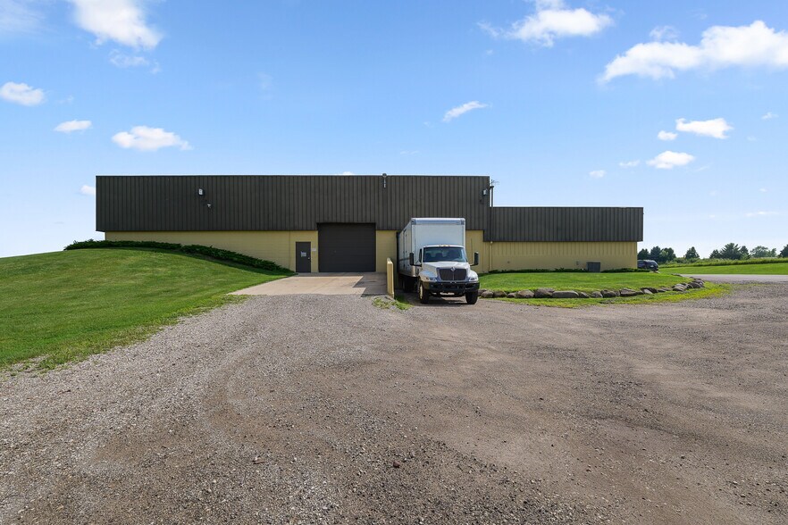 More Photos Of 560 Rolling Meadows, Fond Du Lac Light Distribution For Sale
