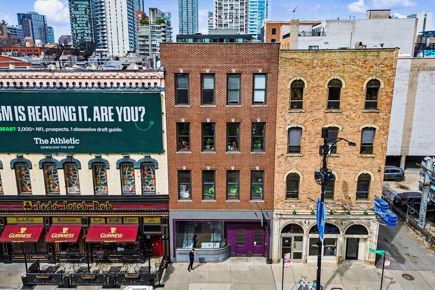 Primary Photo Of 534 N Clark St, Chicago Storefront Retail Residential For Lease