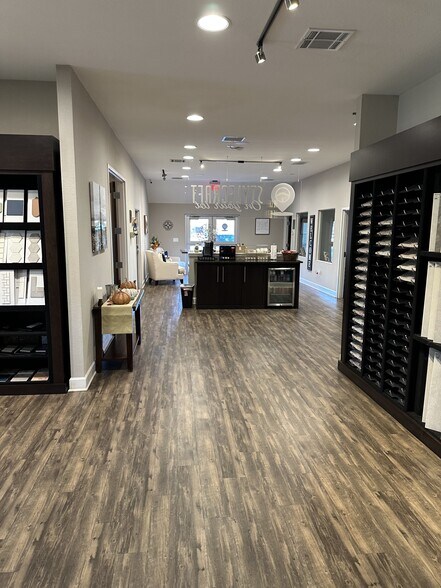More Photos Of 5155 W Davis St, Conroe Office For Lease