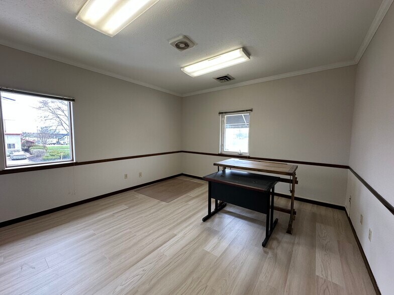 More Photos Of 2425 Medina Rd, Medina Office For Lease