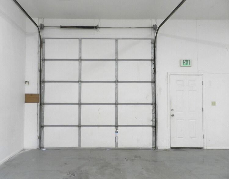 More Photos Of 3045 Aerotech Pky, Montrose Warehouse For Lease