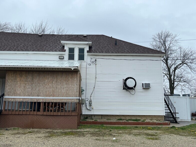 More Photos Of 1040 S Wayne St, Saint Marys Restaurant For Sale