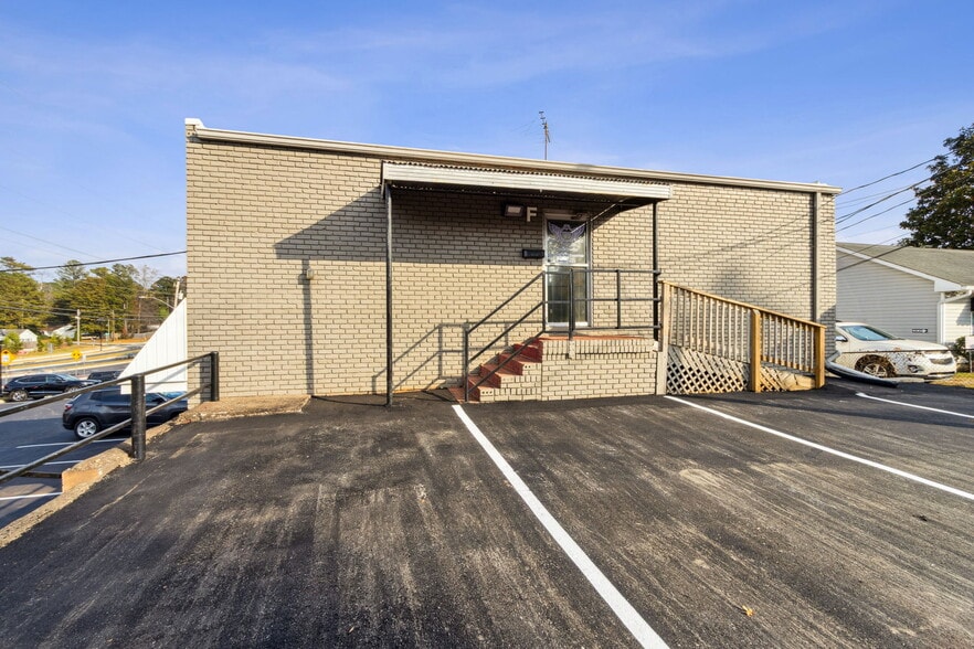 More Photos Of , Smyrna General Retail For Sale