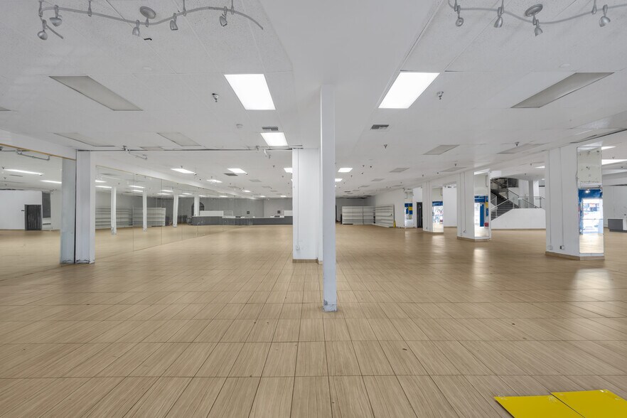 More Photos Of 6315-6323 Pacific Blvd, Huntington Park Storefront For Lease