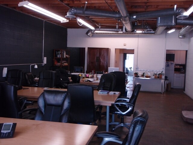 More Photos Of 6033 Washington Blvd, Culver City Storefront For Lease