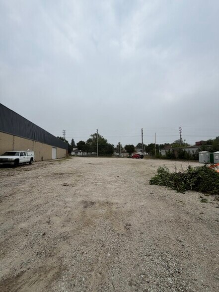 More Photos Of 2400 W Cornell St, Milwaukee Manufacturing For Lease