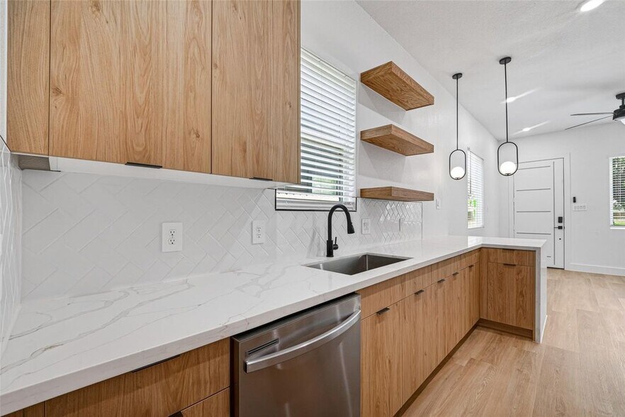 More Photos Of 7840 Nashville Unit A/B Street, Houston Apartments For Sale