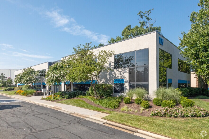 More Photos Of 109 Carpenter Dr, Sterling Office For Lease