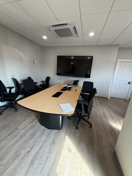 More Photos Of 2318 Ridge Rd, Eau Claire Warehouse For Lease
