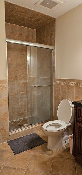 More Photos Of 507 Broad Ave, Palisades Park Storefront Retail Residential For Sale