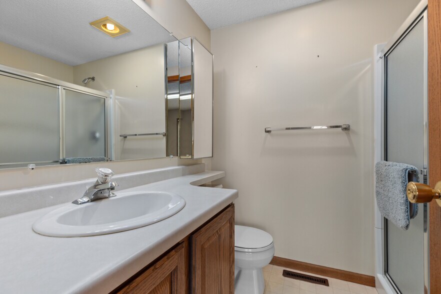 More Photos Of 902 W Union Ave, Litchfield Office For Sale