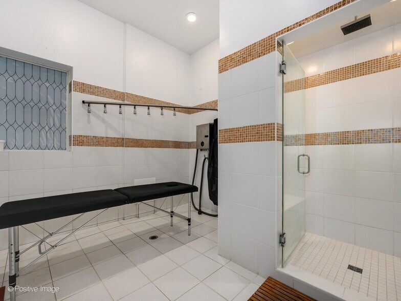 More Photos Of 3248 N Sheffield Ave, Chicago Storefront Retail Residential For Sale