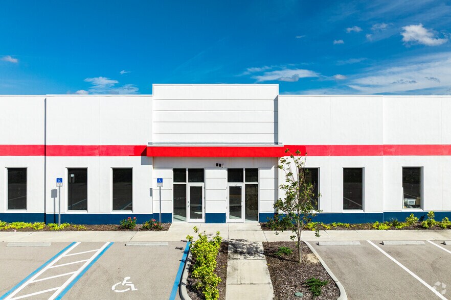 More Photos Of 16350 Innovation Ln, Fort Myers Light Distribution For Sale