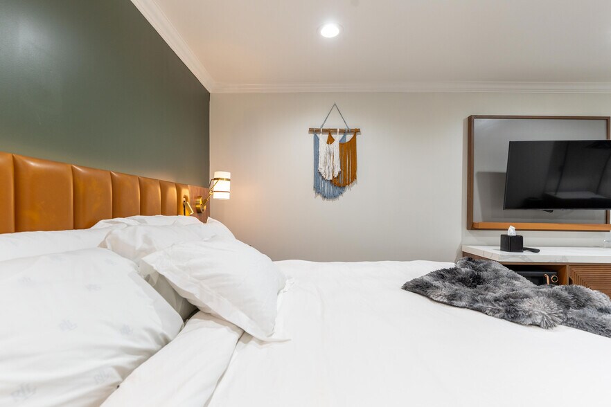 More Photos Of 1107 N Broadway, Santa Maria Hotel For Sale