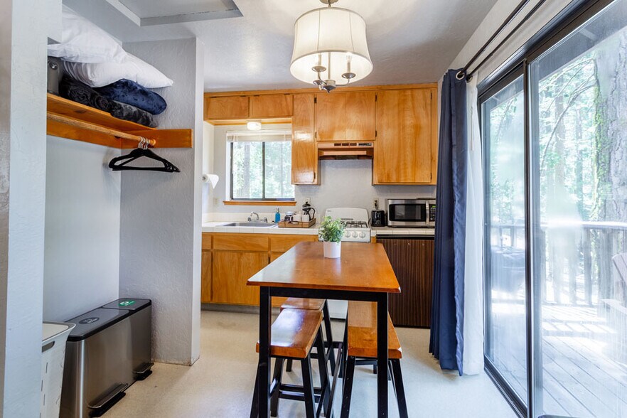 More Photos Of 500 Dodge Ridge Rd, Pinecrest Hotel For Sale