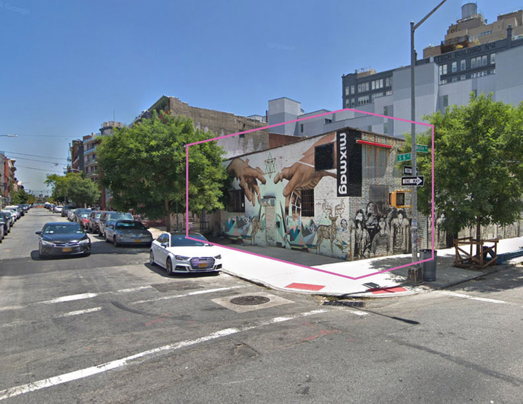 Primary Photo Of 58 S 6th St, Brooklyn General Retail For Lease