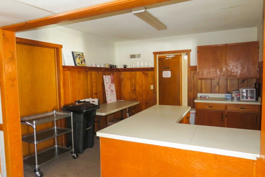 More Photos Of 1245 S Fabrique Dr, Wichita Flex For Sale