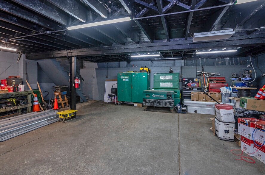 More Photos Of 709 106th St S, Tacoma Auto Repair For Sale
