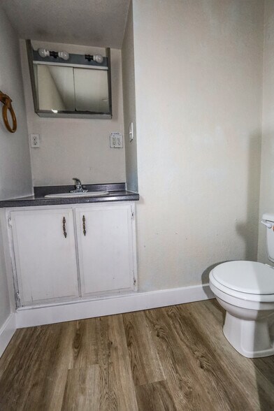 More Photos Of 1111 Chenault Ave, Hoquiam Apartments For Sale