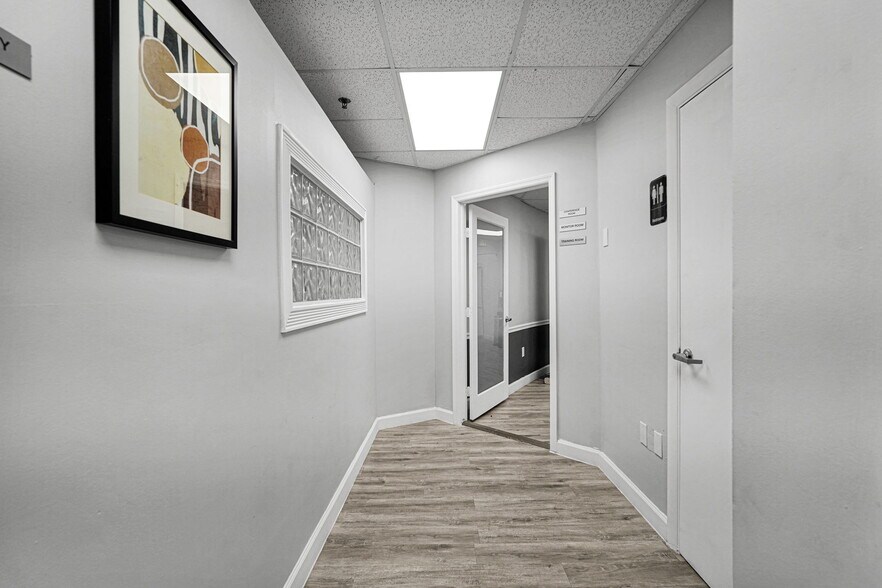 More Photos Of 2645 SW 37th Ave, Miami Medical For Sale