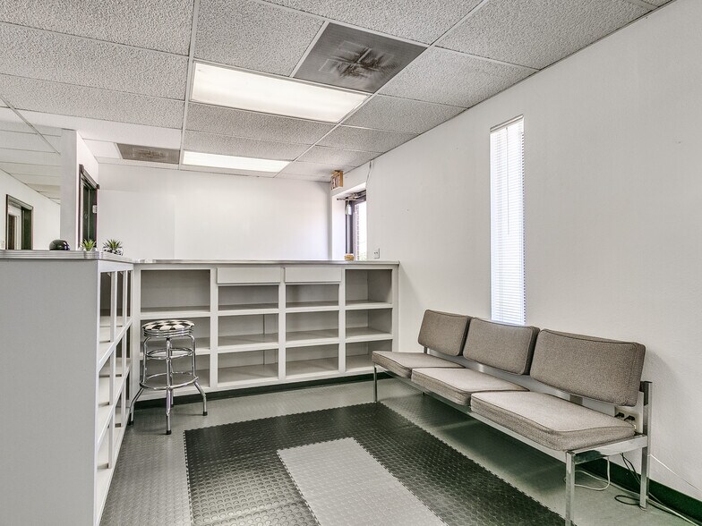 More Photos Of 1608 E State Highway 152, Mustang Warehouse For Sale