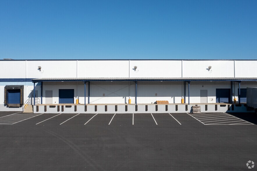 More Photos Of 47 Dunham Rd, Billerica Warehouse For Lease