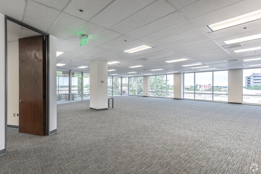More Photos Of 9001-9003 Airport Fwy, North Richland Hills Office For Lease
